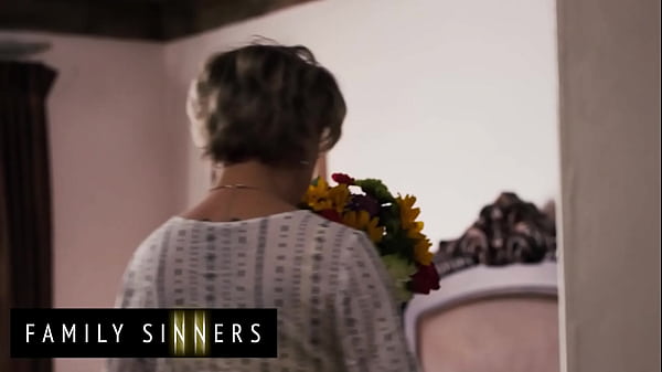 FAMILY SINNERS – Naughty MILF Dee Williams Shows Her Stepson Robby Echo How To Eat And Fuck A Real Woman’s Pussy