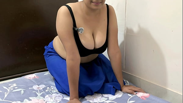 पति को रूम पर ढूंढने आई भाभी की घपाघप संतुष्ट चुदाई, विलेज हिंदी ऑडियो फ़क