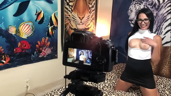 BEHIND THE SCENES OF PORN SHOOT MAXXX LOADZ MEETS ASIAN BABE JADE