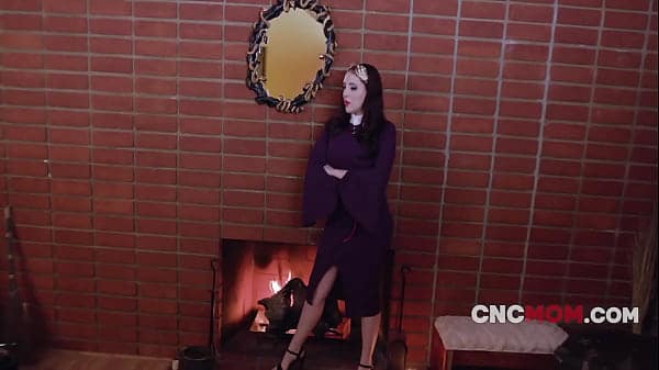 Freeuse Queen & Snowhite Fuck The Lucky Elf