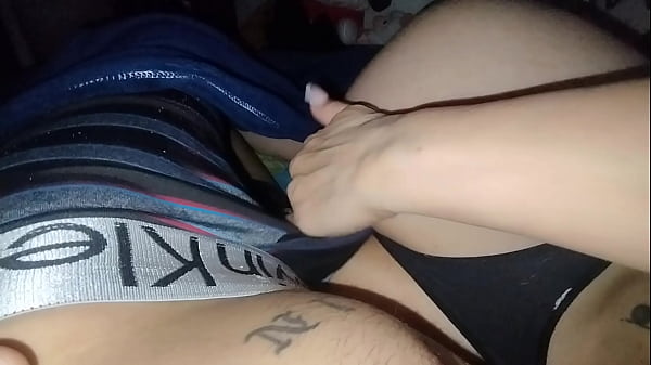 Dulcevaginaspro – Me iba a dormir y se calentó mi novio en mi cama miren lo que paso