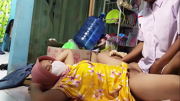 Di ajak ngentot Ibu tiri ketika mau berangkat ke sekolah