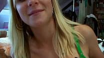 La mia migliore amica bionda con le tette perfette decide finalmente di farsi scopare dal mio cazzo