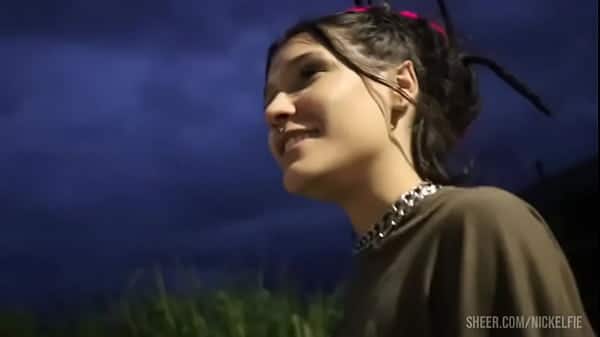 Fudendo a novinha que encontrei na parada de onibus depois do trabalho – Nick Elfie