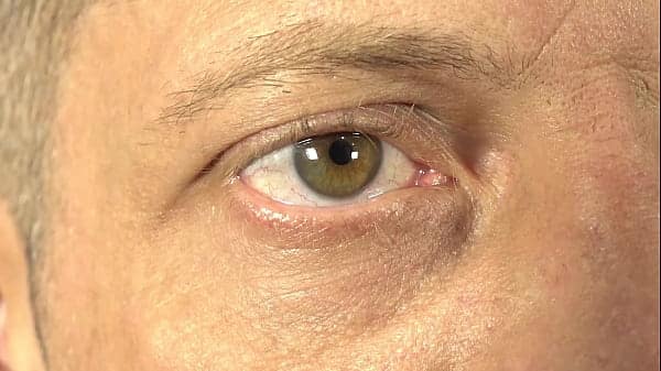 Ele esperava esposa sair, pra espirar a sobrinha-postiça peladinha no banho – AmoPornoBR