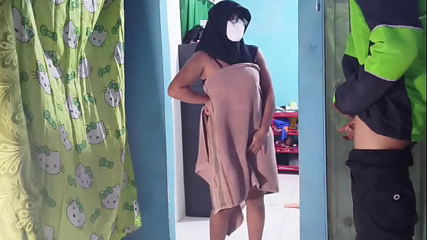 Kepergok Ojol pengantar makanan ketika aku sedang masrurbasi