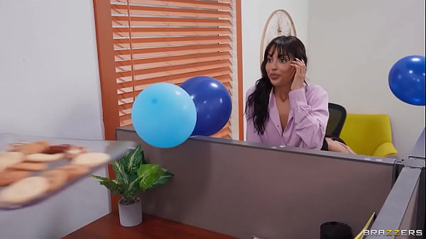 Finger-Deep In Ass At The Office Vanessa Sky / Brazzers/ Enter XVPROMO on official site for discount