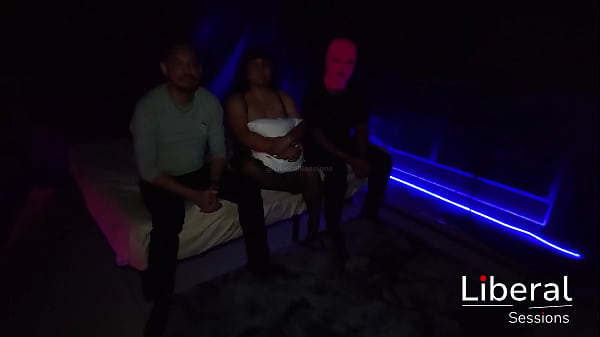 chica unicornio bbw debuta en trío amateur con desconocidos