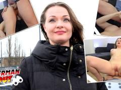 Brünette  Victoria Wet muss beim deutschen Casting blasen und reiten