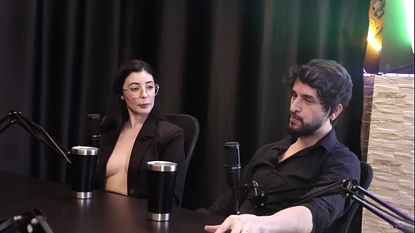 Atualmente estão atrás de uma namorada para ela, e em outro momento, comeram a buceta dela por horas, e o BDSM… – Angel & Jhonny Wylker (SHEER