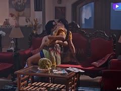 Molliges indisches Girl beim Sexspiel mit ihrem Freund