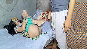 Nokrani Chori Kr Rhi Thi Malik Ne Pakad Kr Jabardasti Choda, House Maid