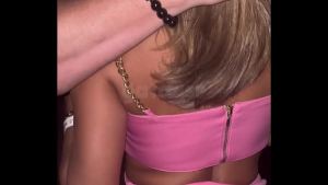 Minha primeira vez na casa de swing com um solteiro dotado na frente do corno!   VÍDEOS COMPLETOS NO RED