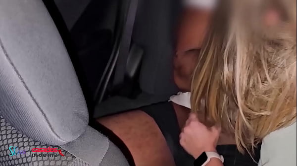 Fodendo a casada no carro do corno