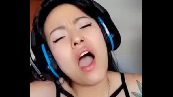 I TOUCH MYSELF WHILE WATCHING PORN HERE ON XVIDEOS SQUIRT OF PLEASURE!