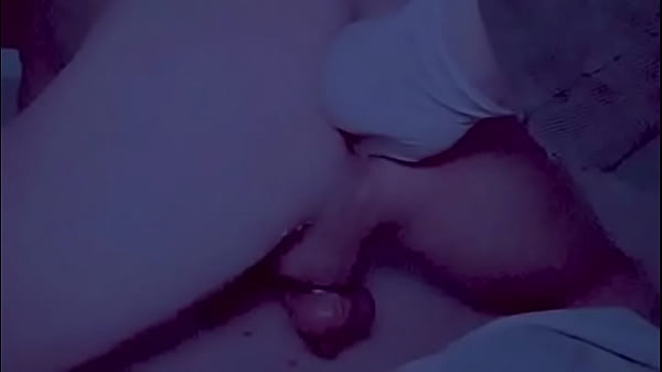 Macho mexicano por dinero se deja grabar en video porno gay donde le dan puño por su apretado culo virgen