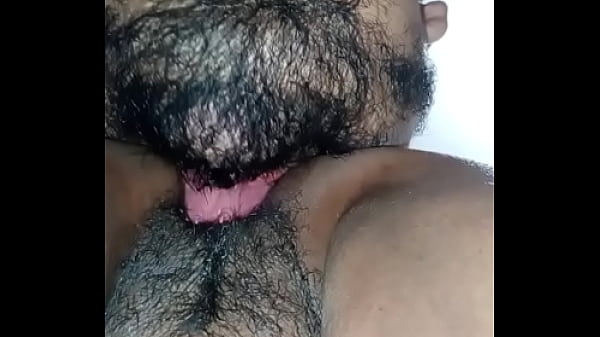 Me lamen el culo bien rico