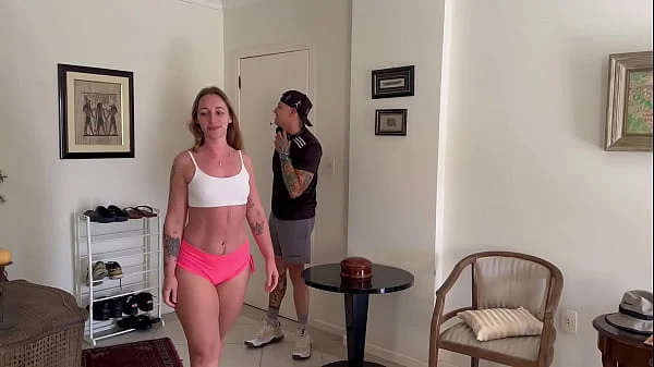 Loira muito gostosa de shorts legue da gostoso pro Bruno Hot