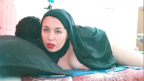 Indian Muslim stepmother gets fucked by her stepson in the morning
