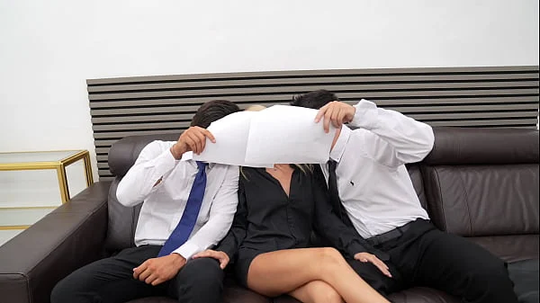 Interview ends in a Hardcore Threesome, she gets Double Penetrated – Rossa Vax