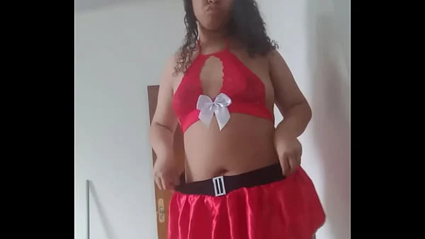 MAMÃE NOEL SAFADA EXIBINDO SUA BUCETINHA NA INTENÇÃO DE GANHAR PERU