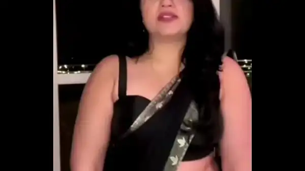 Poonam Bajwa navel