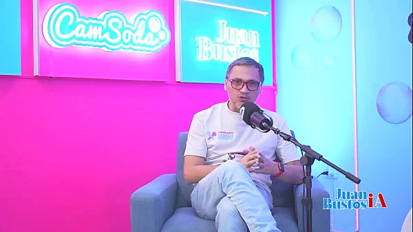 Pophouse: Hungry lesbians’ pussy-eating orgy