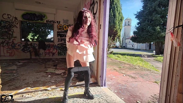 PornoVLOG – Amatoriale italiana a pecorina in location abbandonata