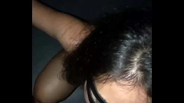 Fui na casa de Swing e distribui a buceta. entrei no glory holly e nao resisti o pauzao. Cai de boca e me deliciei com a rola do macho. Marido corno ficou na punheta.