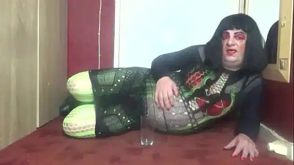 bisexual crossdresser is it me or is it that no one eles likes it because i do i love it part 2