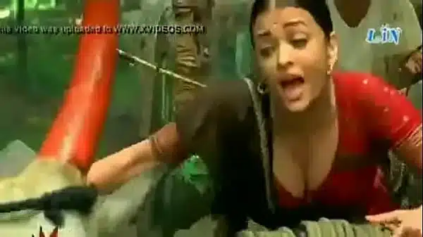bollywood actress aishwaria rai huge boobs deep cleavage – XNXX.COM