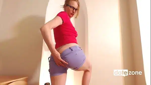 DATEZONE – Naked blonde plays with a small toy