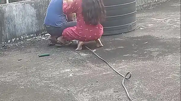 मोटर पंप रेडी करने वाला आया लड़का को पेमेंट का बदले चूत चुदाई हिंदी में