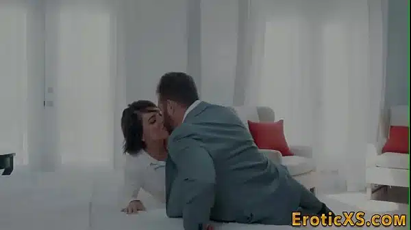 Gorgeous babe sucking dick