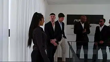 GRUPO DE AMIGOS SE FOLLAN A LA AGENTE INMOBILIARIA TETONA CUANDO LES ENSEÑA LA CASA- INTERRACIAL ANAL GANGBANG YASMINA KHAN