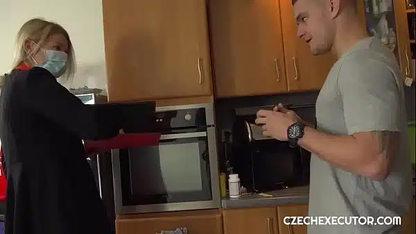 Horny guy seducted blonde executor