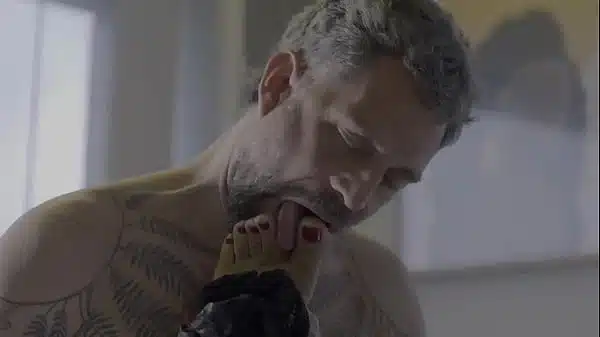 Horny Lady Gets Very Excited When Her Feet Are Worshipped