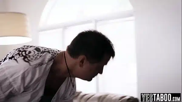 Horny mature artist draws naked teen step niece and seduces her