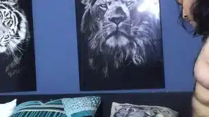 I fuck my girlfriend’s pussy on all fours and fill her pussy.