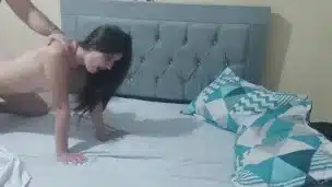 I fuck my girlfriend’s pussy on all fours until I cum