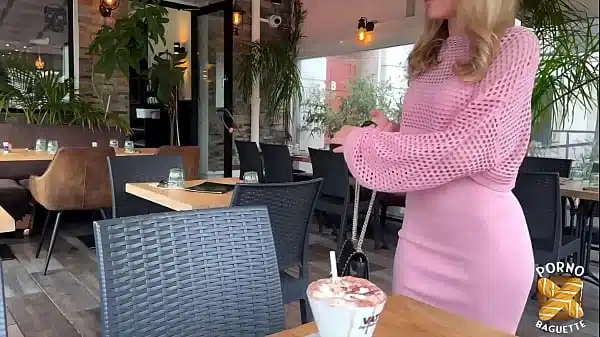 Jade, somptueuse blonde, adore la bonne baise !