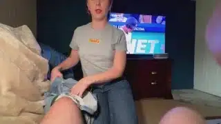 JE BAISE MON BEAU PERE PENDANT QUE MA MERE EST PARTI FAIRE LES COURSES