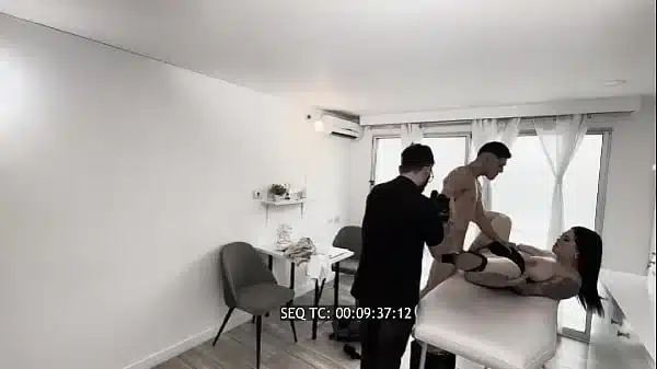 Juan Bustos VOYEUR #02 Zamantha Lopez & Ray Dimarco – Behind the Porn