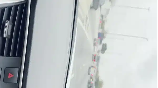 Mamei o motorista de App saindo da casa de swing, depois de ter mamado e ter dado pra vários. no final ainda fiz um agrado pro corno que ele merecia.