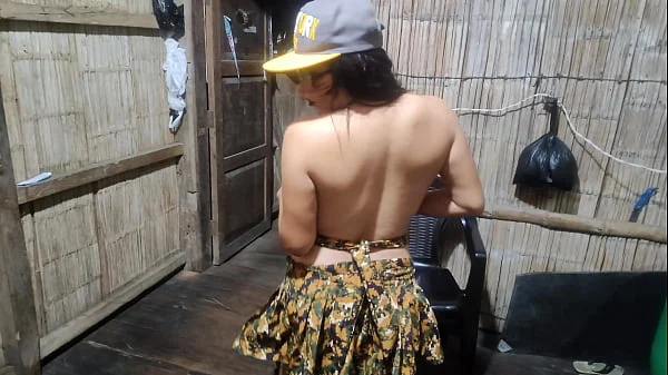 POLEMICO SUCESO INDESCRIPTIBLE!! MADRASTRA MILITAR DECIDE HACER PORNO CASERO DESPUES DE QUE PIDIO AUMENTO DE SUELDO EN SU TRABAJO Y NO SE LO CONCEDIERON. PORNO REAL CASERO