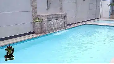 Poolside Seduction: Me follo al vecino de la piscina (James King & Slim Tattooed Girl)