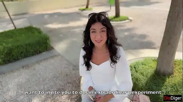 Public Agent Pickup – Beauty Agrees to Cumwalk for a New iPhone