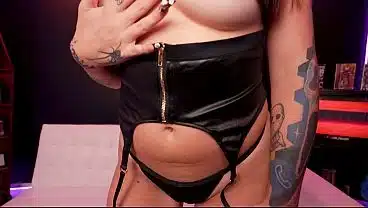 Redhead Tattooed Diva Nina Naples Craves a Good Dick