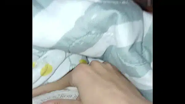 Rica mañana sentir mis dedos adentro de mi coño apretado deseando verga mañanera