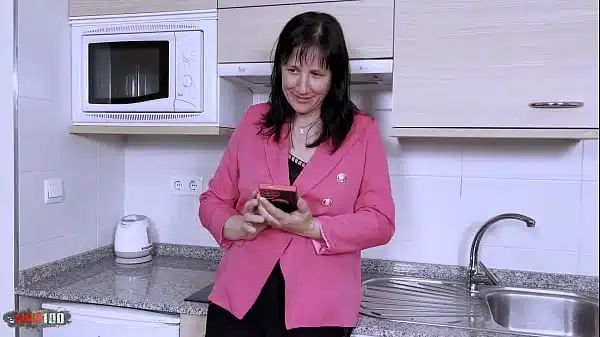 Spanish Milf Elvira Seduces Delivery Boy for Hard Fuck